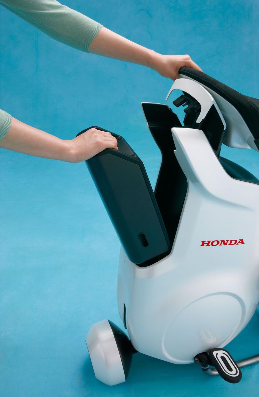  Honda Uni-Cub Personal Mobility Device 2012 года  (фото 25 из 30)